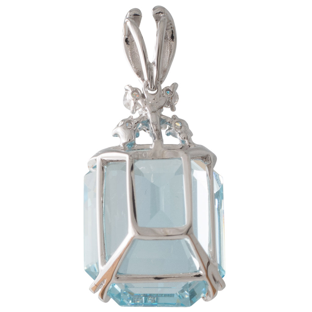 Aquamarine white hot sale gold pendant