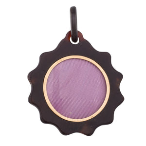 A Circular Drop Pique Pendant